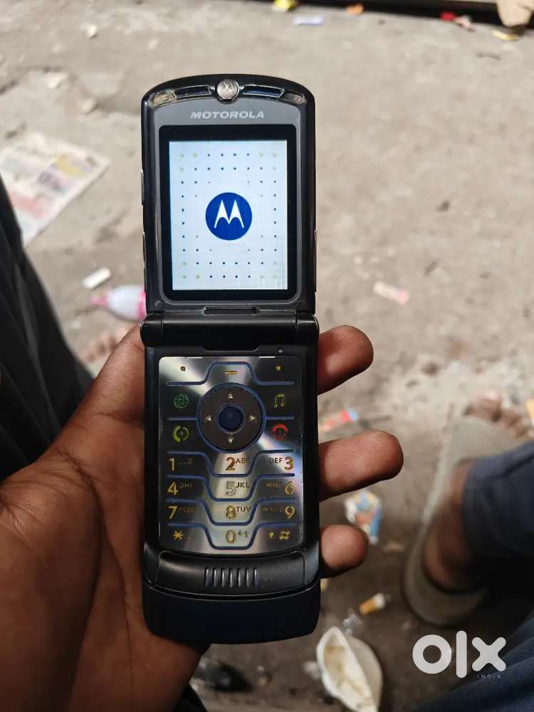 Motorola razor v3 in excellent condition - Mobile Phones - 1807393832