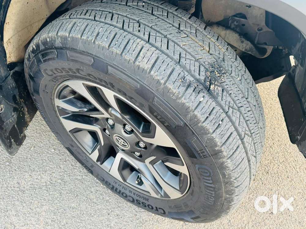 Toyota Fortuner Legender 4/4 At Full Mint Condition Complete Showroom