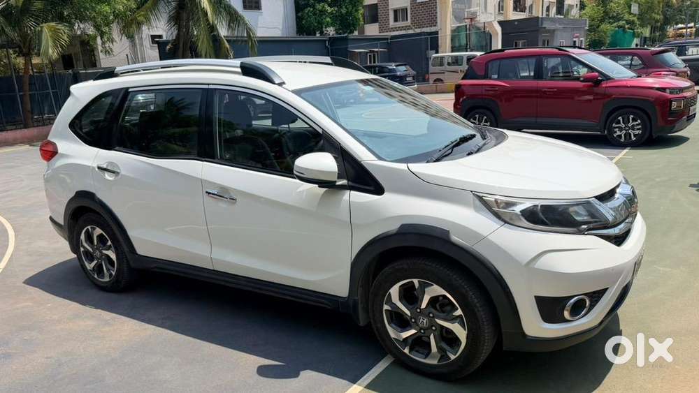 Honda Br-v: Pearl White-7 Seater-2019-autot-top Condition-fully Loaded