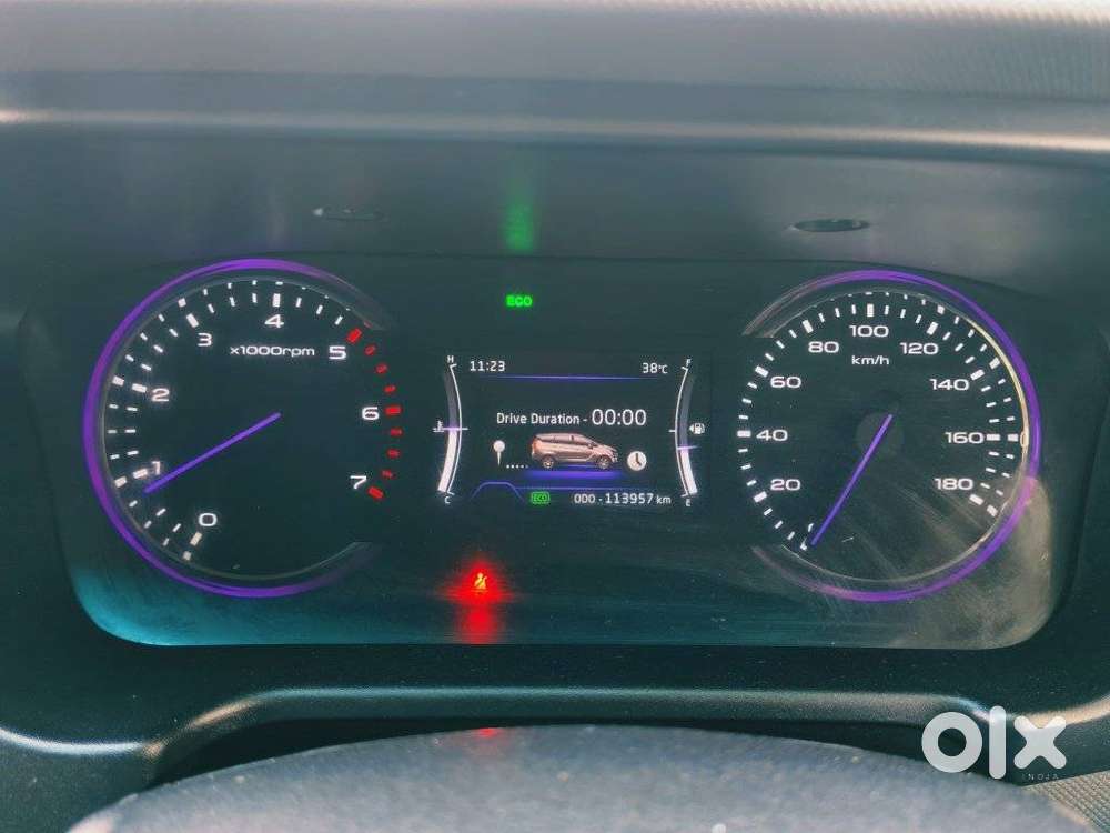 Mahindra Marazzo M8, 2020, Petrol