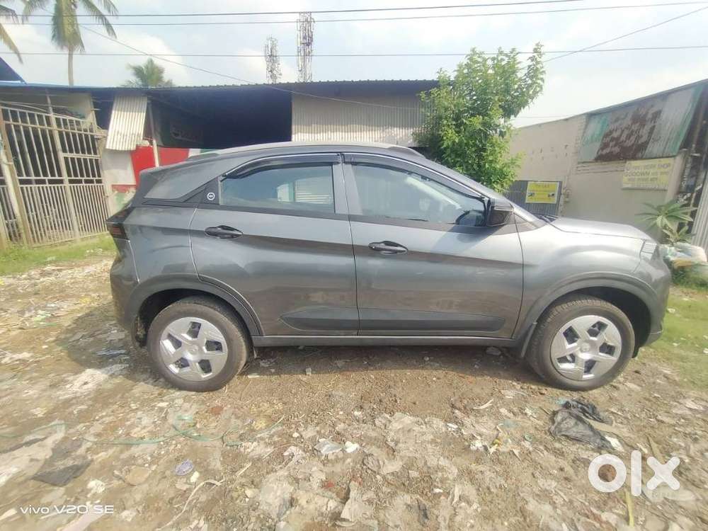 Tata Nexon Smart Plus S 1.2 Revotron Petrol 5 Mt, 2023, Petrol