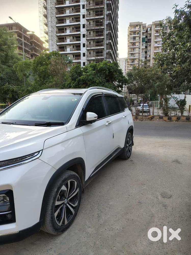 Mg Hector Plus, White Colour, 6 Seat, Full Insurance, 2023 For 14.25l