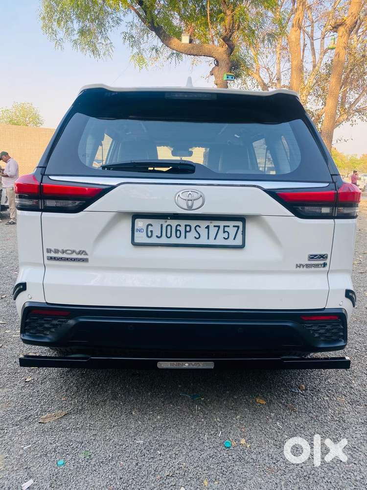 Toyota Innova Hycross 2.0 Zx (o) Hybrid 7 Str, 2024, Petrol