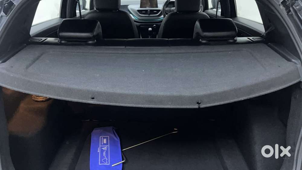 Tata Altroz 1.2 Xz Plus Dark Edition, 2023, Petrol