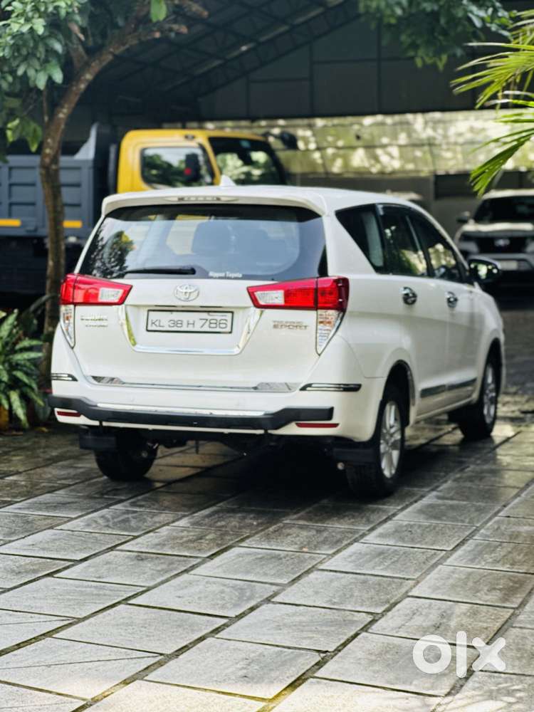 Toyota Innova Crysta 2.4 G Plus Mt 8 Str, 2019, Diesel
