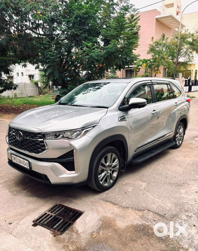 Toyota Innova Hycross Petrol 2024