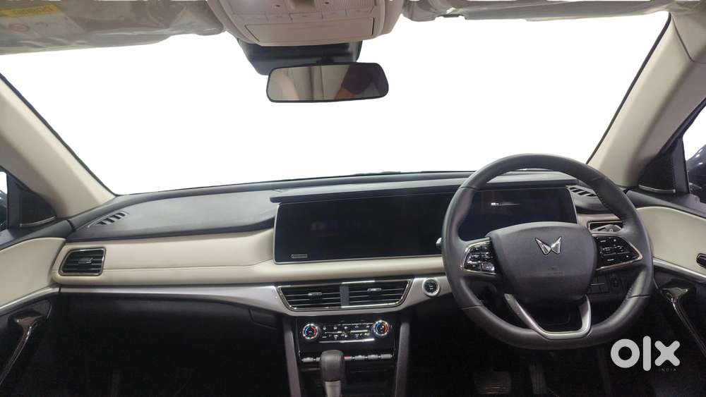 Mahindra Xuv700 2.0 Ax 7 Petrol At Luxury Pack Str, 2024, Petrol
