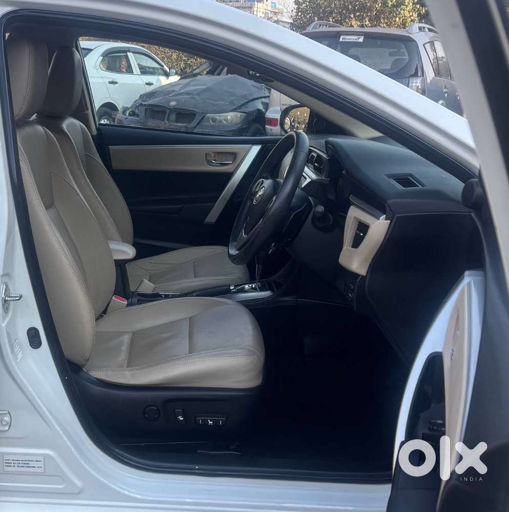 Toyota Corolla Altis 1.8 Vl 2015 At 98000 Kms Chandigarh Registration.