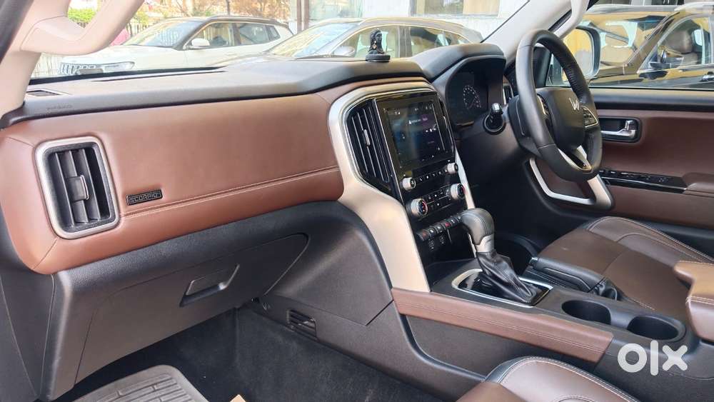 Mahindra Xuv700 2.0 Ax 5 Petrol At Str, 2023, Petrol