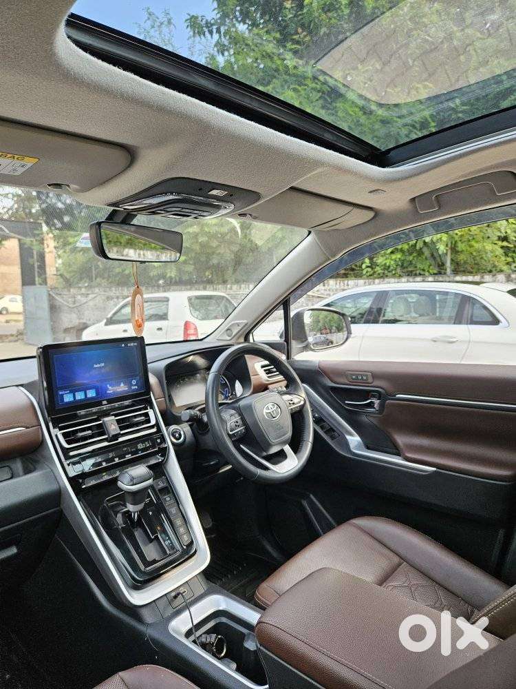 Toyota Innova Hycross 2.0 Zx Hybrid 7 Str, 2024, Petrol
