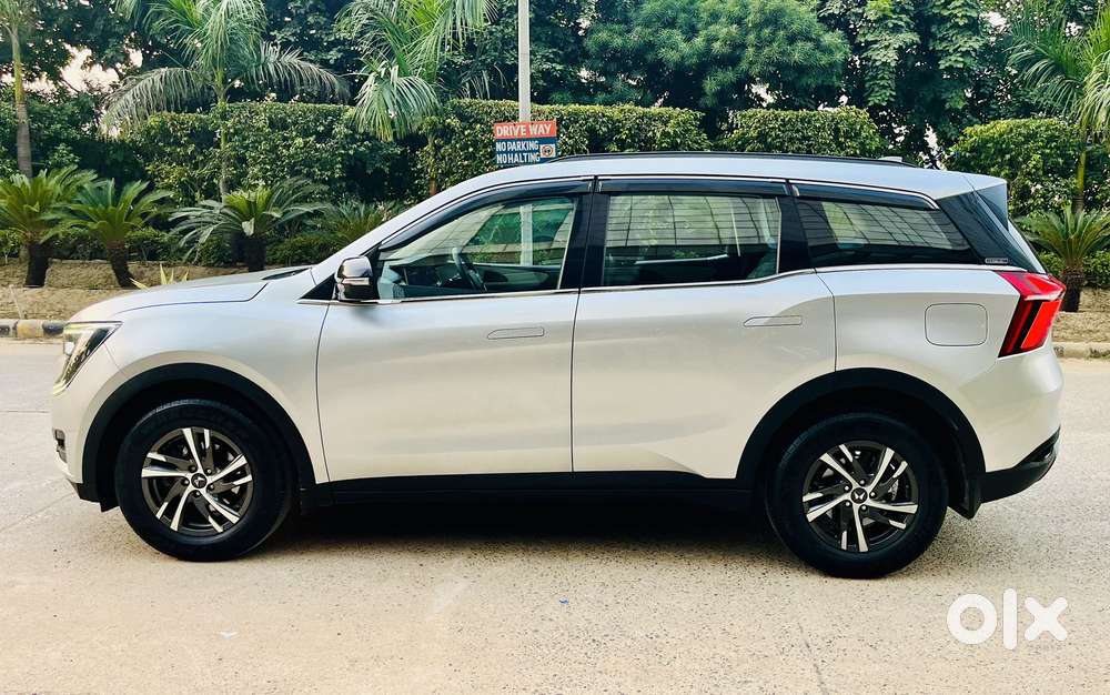Mahindra Xuv700 2.0 Ax 5 Petrol Mt Str, 2023, Petrol