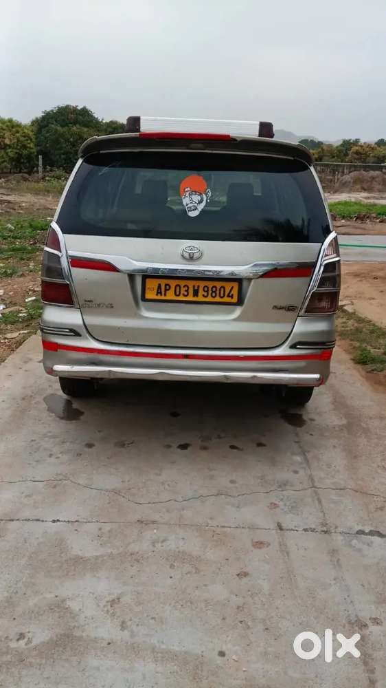 Toyoto Innova 2.0 G-slf 7 Str - Urgent