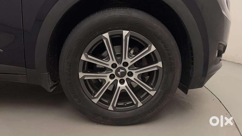 Mahindra Xuv700 2.2 Ax 7 Diesel At Luxury Pack Str, 2023, Diesel