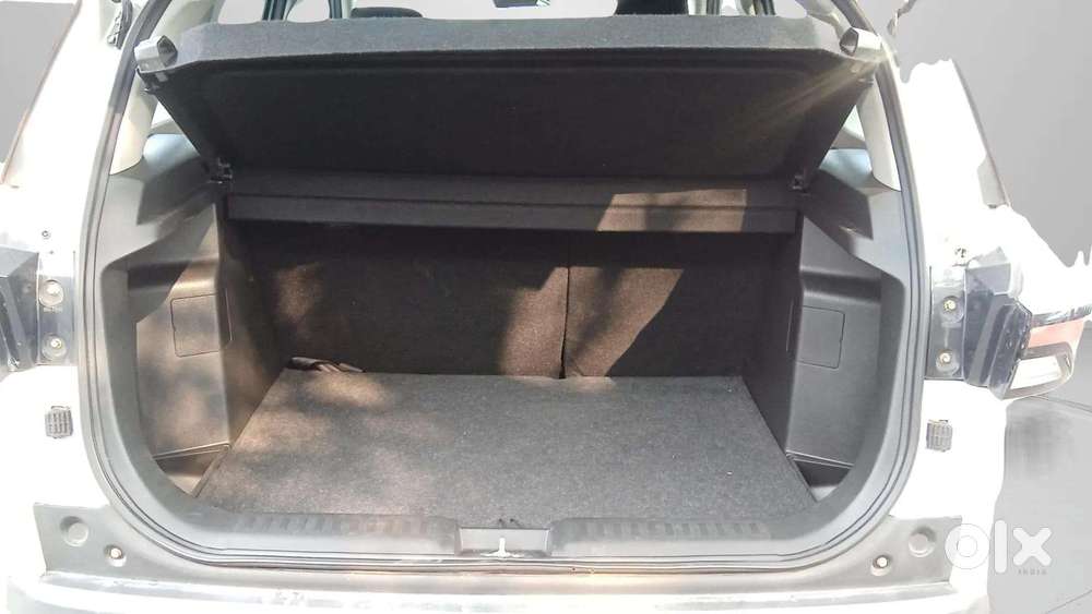 Maruti Suzuki Brezza 1.5 Zxi At Smart Hybrid, 2022, Petrol