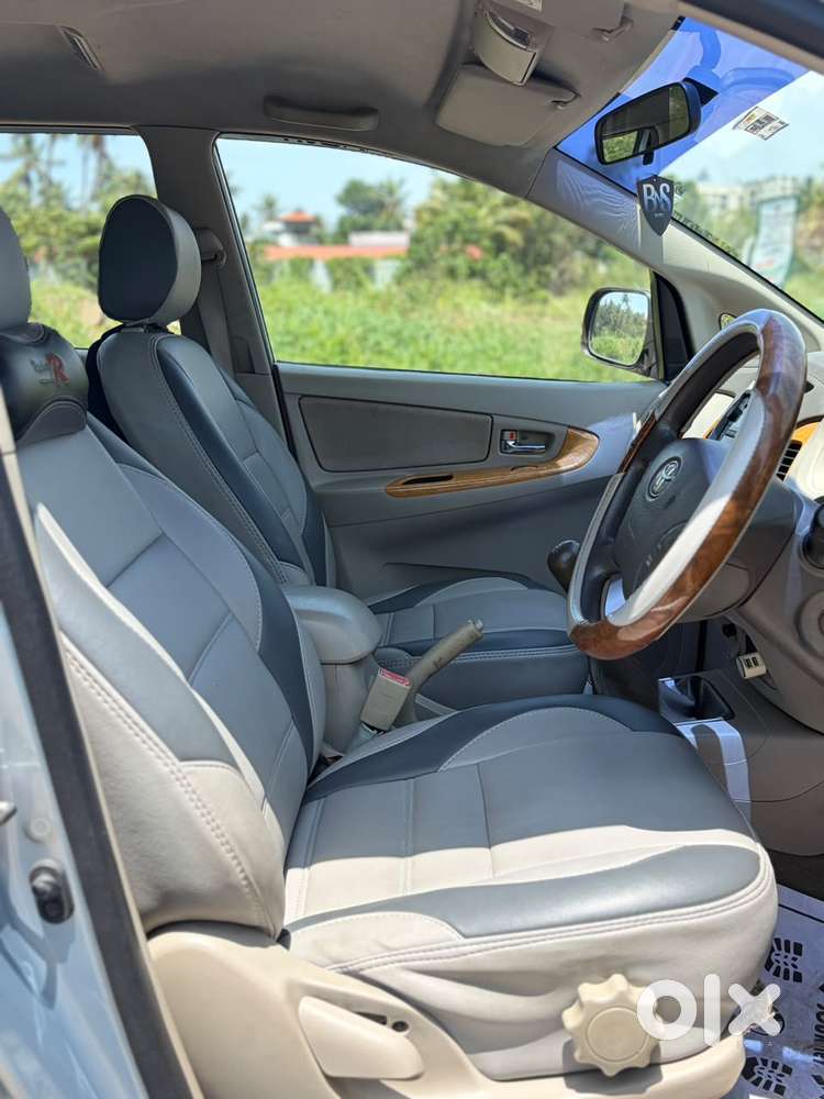 Toyota Innova 2.5 V Diesel 8-seater, 2009, Diesel