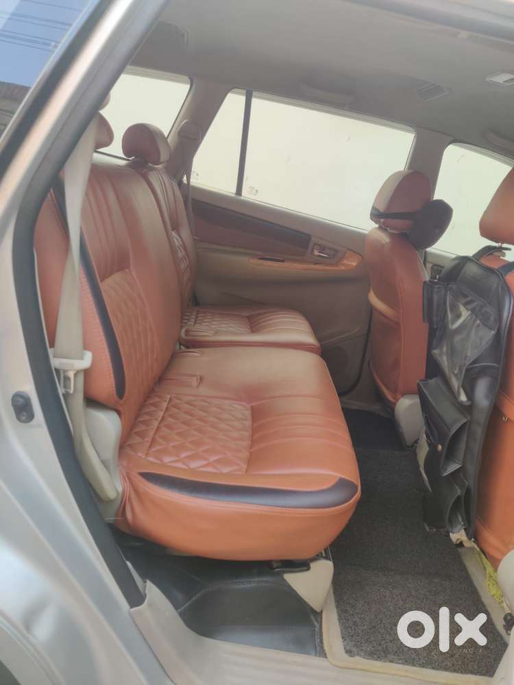 Toyota Innova 2004-2011 2.5 V Diesel 8-seater, 2011, Diesel