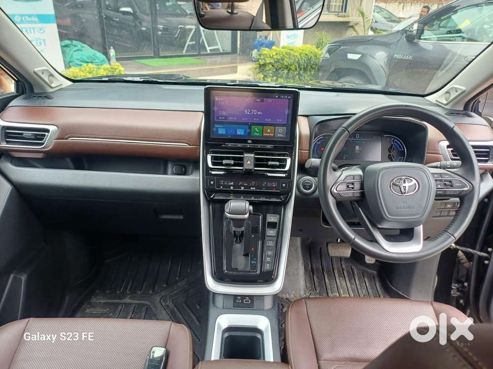 Toyota Innova Hycross 2.0 Zx Hybrid 7 Str, 2024, Petrol
