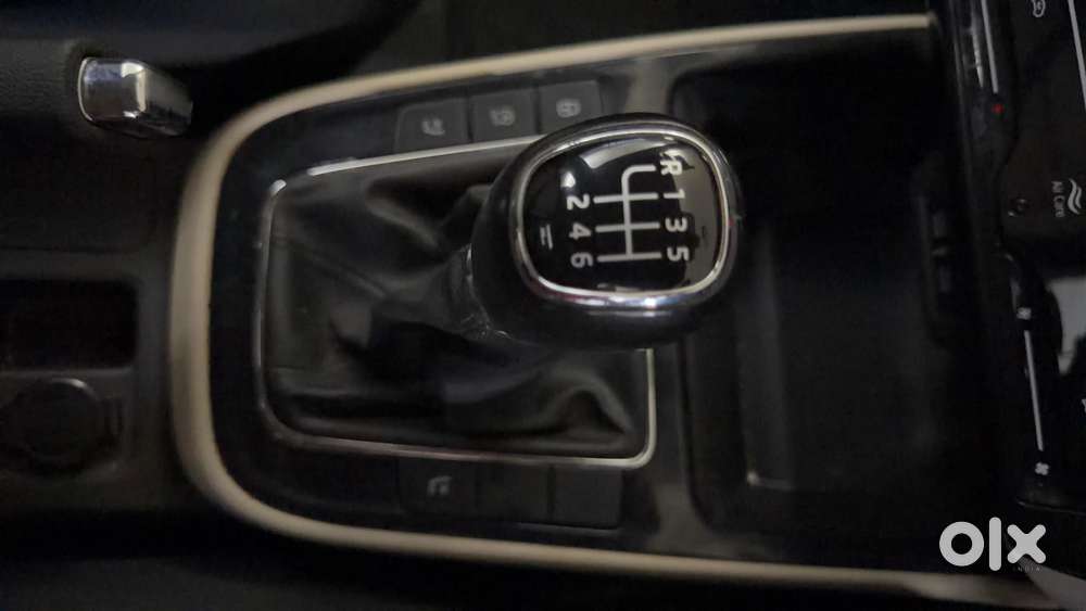 Skoda Slavia Style 1.0l Tsi Mt, 2022, Petrol