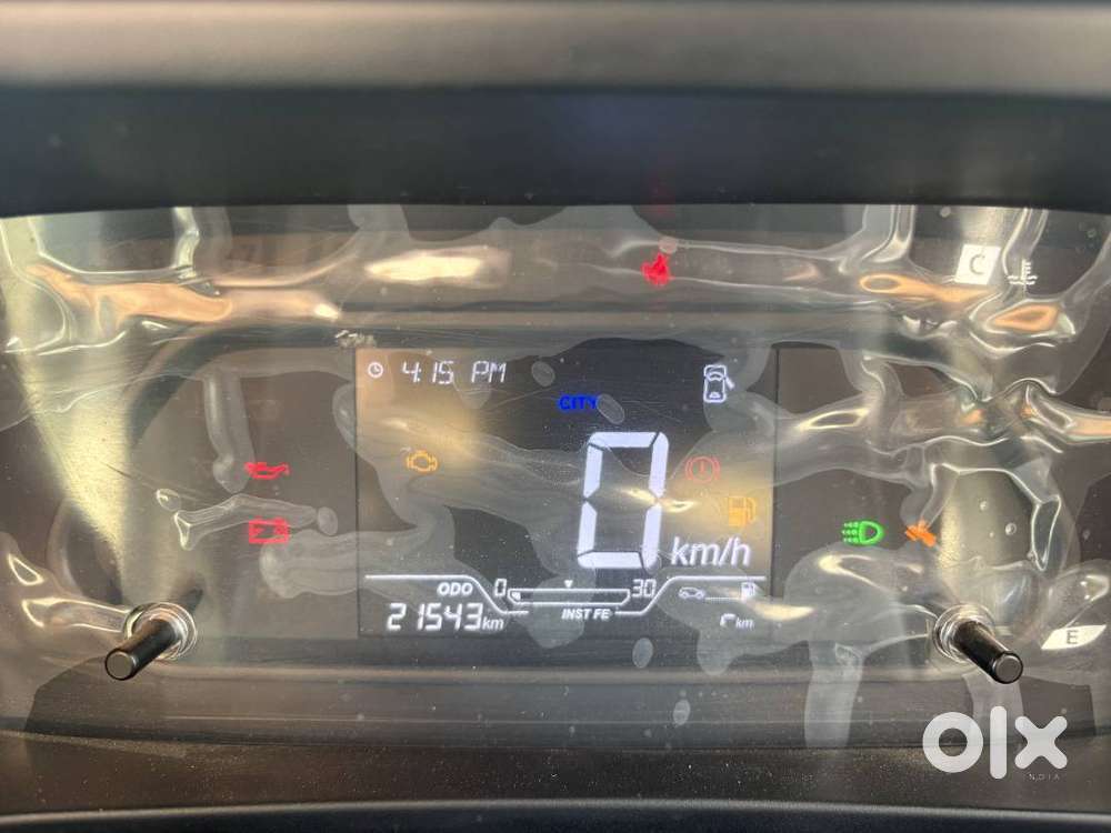 2025 Tata Altroz Xz Lux 1.2 Petrol  21,543 Km  1st Owner