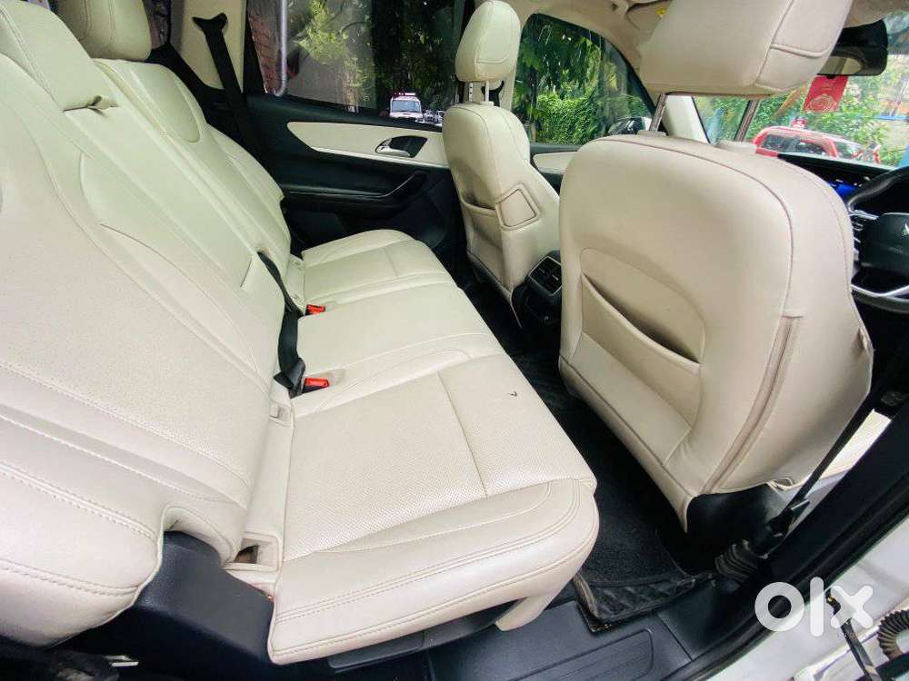 Mahindra Xuv700 2.0 Ax 7 Petrol Mt Str, 2022, Petrol