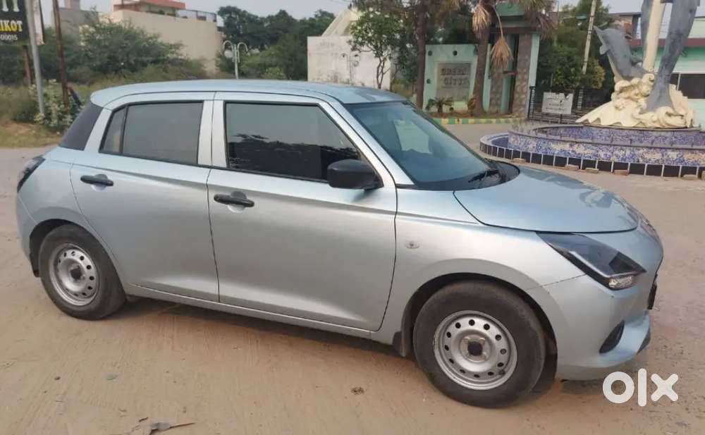 Swift Lxi ( Silver) December 2024 ( 5 Year Extend Warranty)