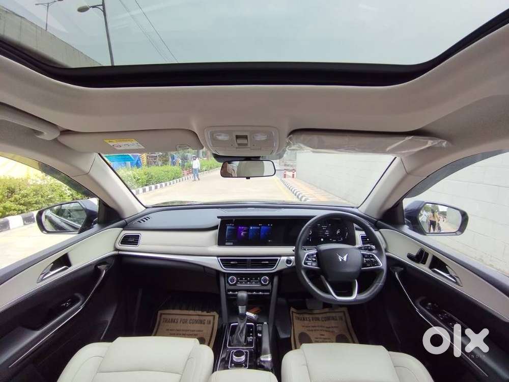 Mahindra Xuv700 2.0 Ax 7 Petrol At Str, 2024, Petrol