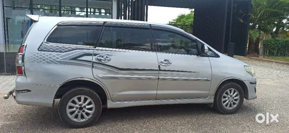 Toyota Innova 2.5 V Top End Model Alloy Wheels, Airbags Super Conditio