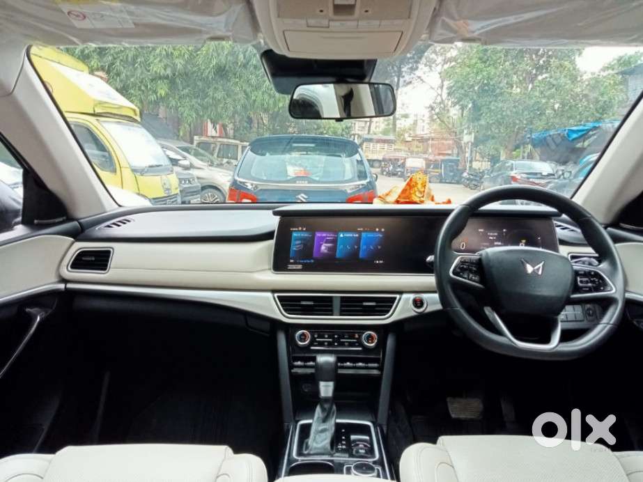 Mahindra Xuv700 Ax7 Luxury Pack Awd, 2023, Petrol