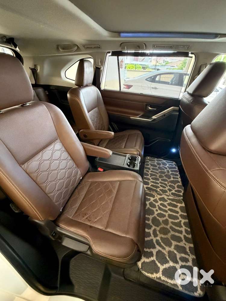 Toyota Innova Hycross 2.0 Zx Hybrid 7 Str, 2024, Petrol
