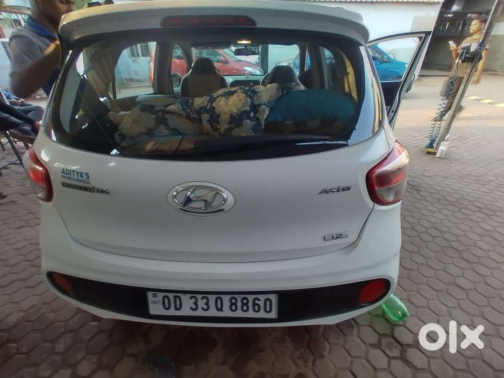 Hyundai Grand I10 - Asta (top Model) 2017 -zero Depreciation Insuranc