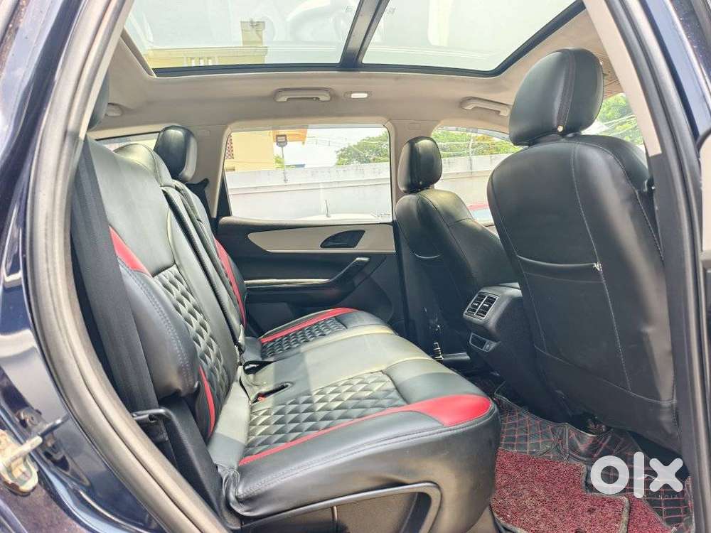 Mahindra Xuv700 2.0 Ax 5 Petrol Mt 7 Str, 2022, Petrol