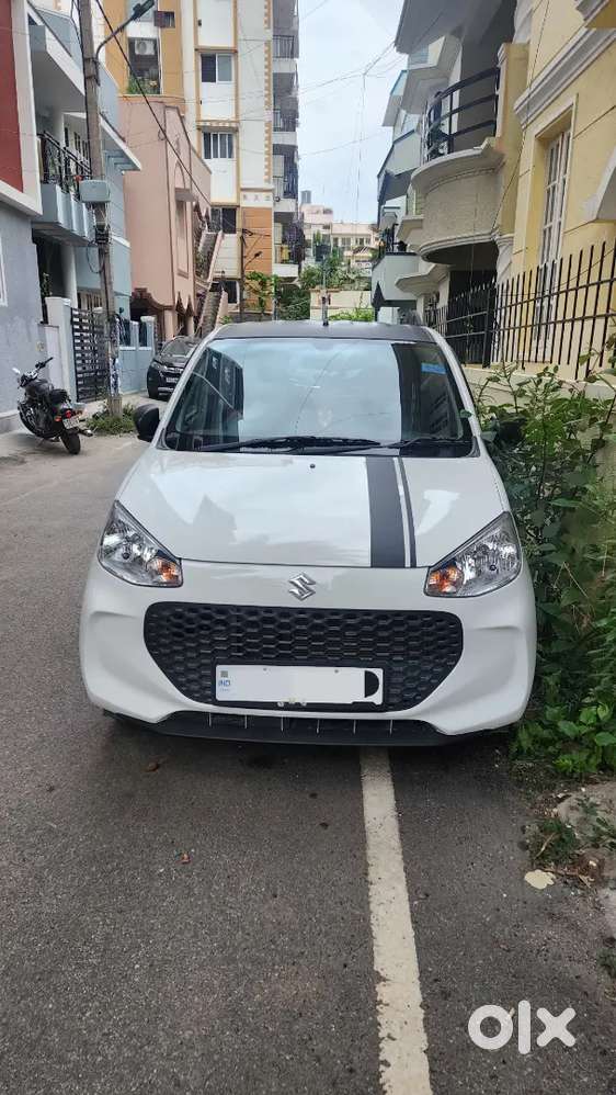 Alto K10 White With Black Decals And Spoilers, Infotainment System