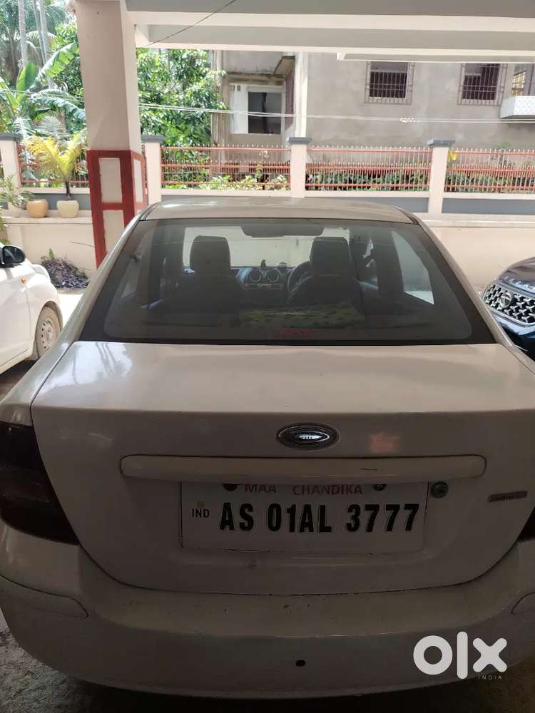 Ford Fiesta Petrol 1600 Cc Engine Luxury Sedan White Color Car