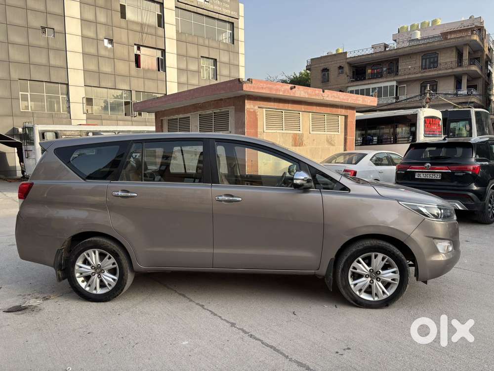 Toyota Innova Crysta 2.8 Zx At 7 Seater, 2017, Diesel