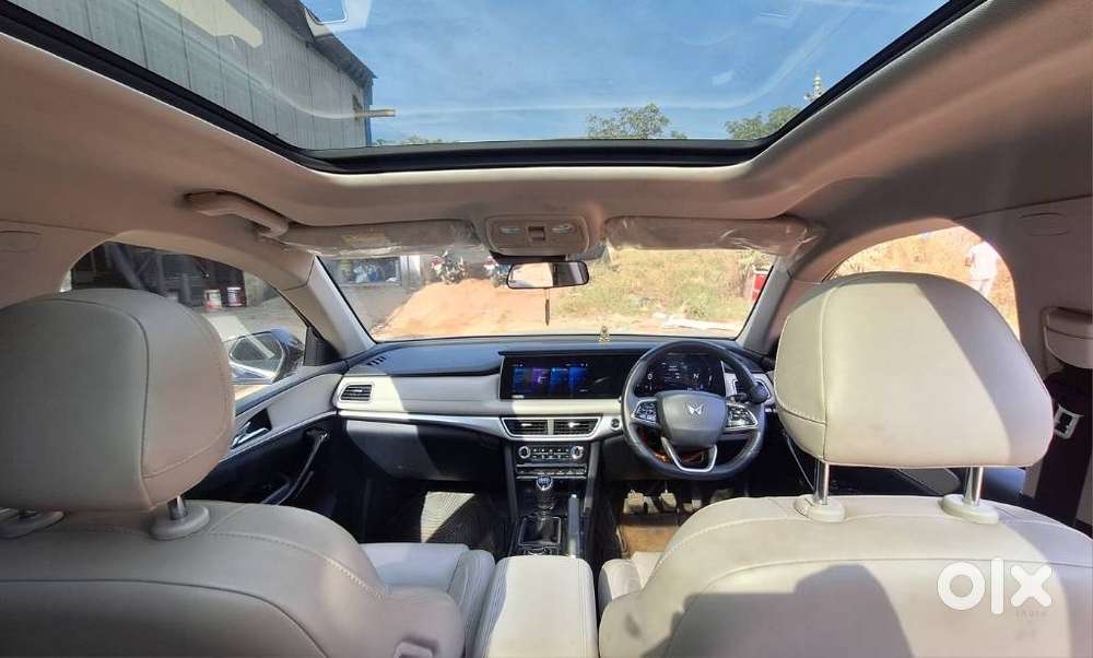 Mahindra Xuv700 2.0 Ax 7 Petrol Mt Str, 2022, Petrol