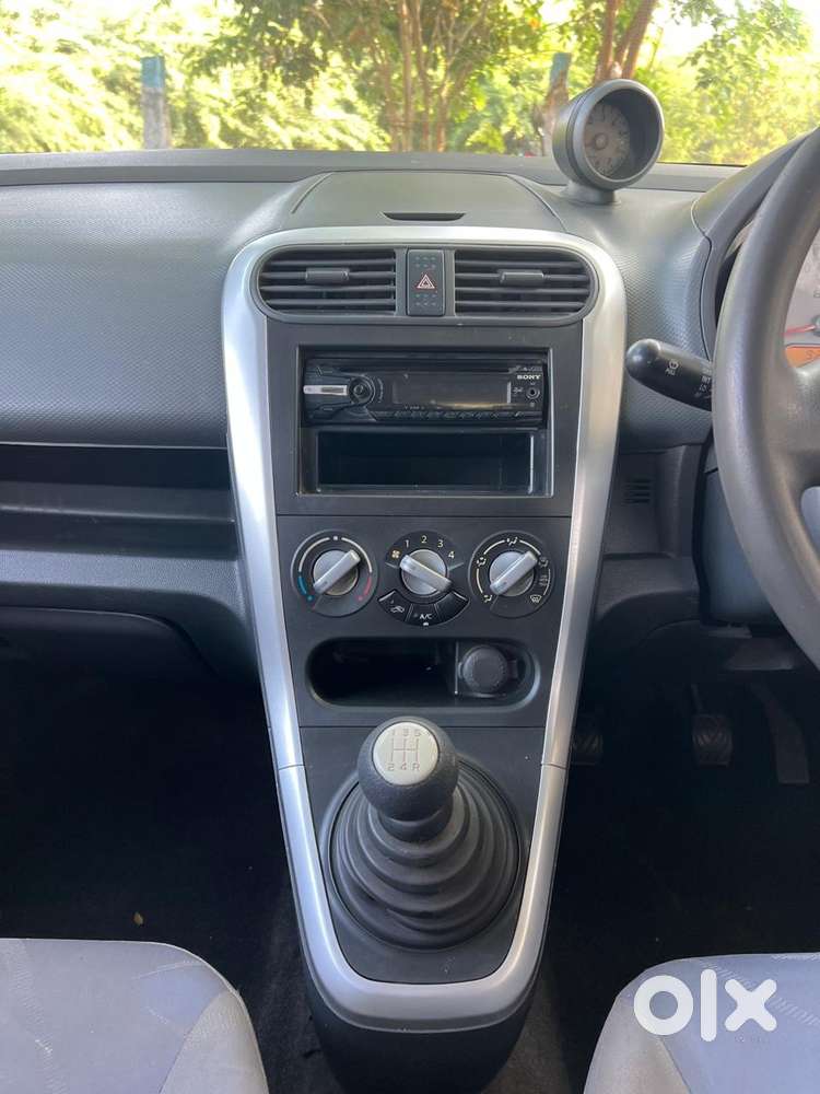 Maruti Suzuki Ritz Vxi, 2011, Petrol