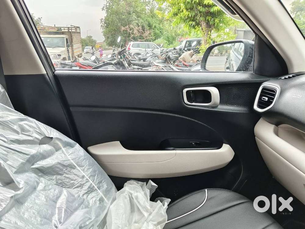 Model 28 March 2023 New Brand Hyundai Venue Car