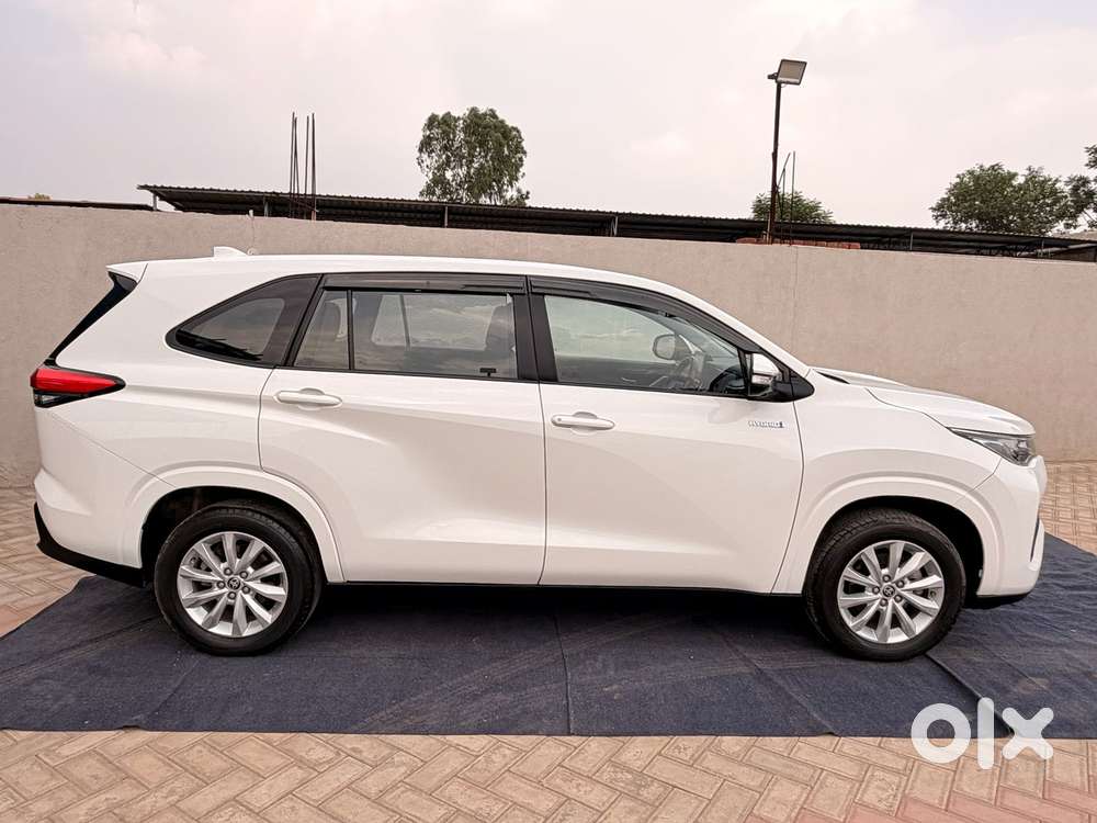 Toyota Innova Hycross 2.0 Vx Hybrid 7 Str, 2023, Petrol