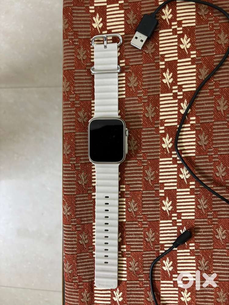 FLASH SALE: Barely Used Smart Watch by Fire-Boltt