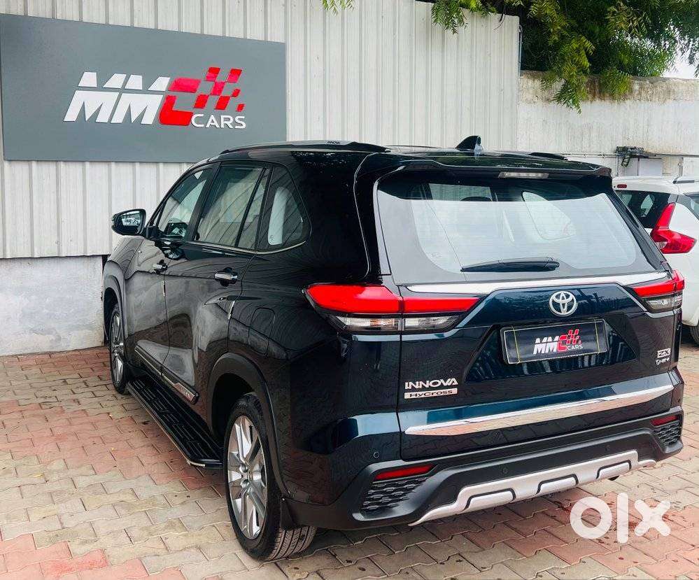 Toyota Innova Hycross 2.0 Zx (o) Hybrid 7 Str, 2025, Petrol