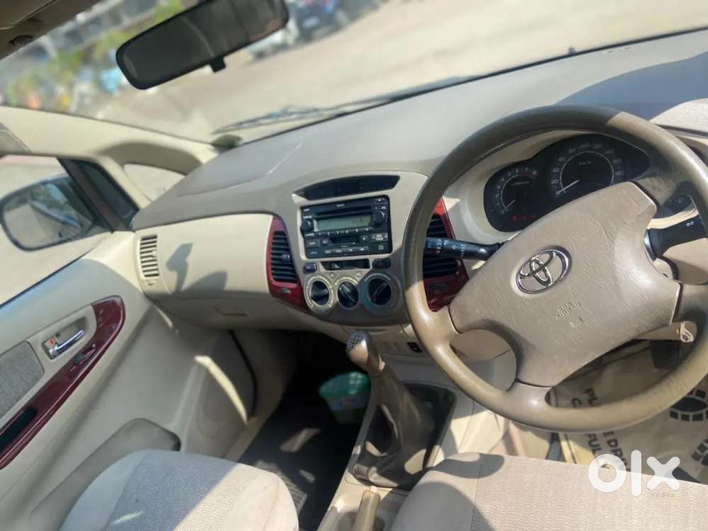 Toyota Innova Petrol