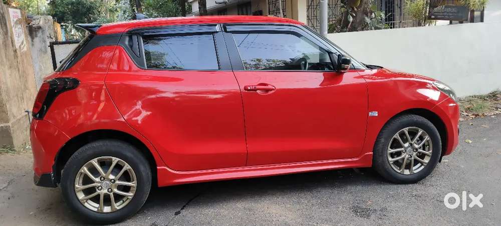 Swift 2023 Zxi Amt Petrol 40000 Km Driven