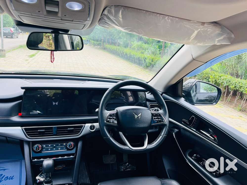 Mahindra Xuv700 2.2 Ax 7 Diesel At Str, 2025, Diesel