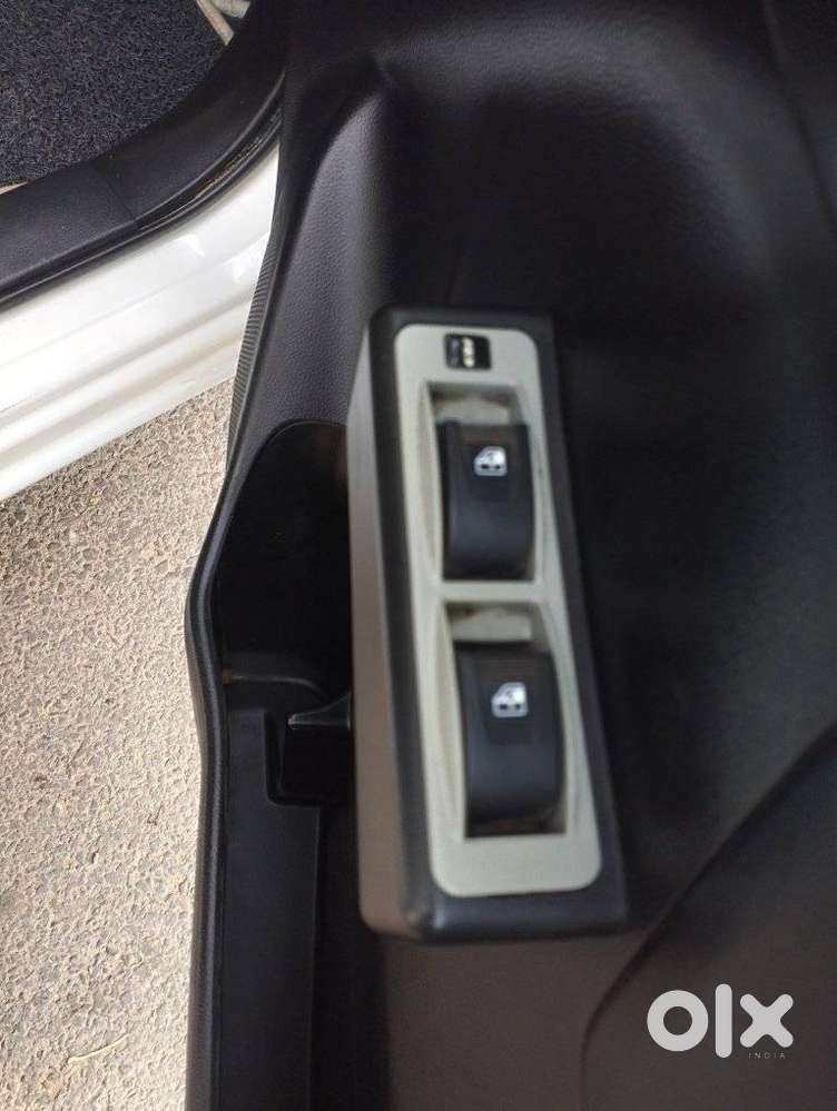 Maruti Suzuki Swift Lxi Optional-o, 2021, Petrol