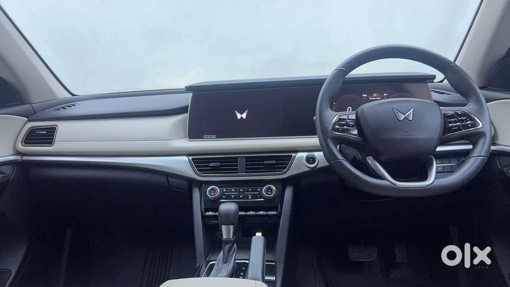Mahindra Xuv700 2.0 Ax 7 Petrol At Str, 2024, Petrol