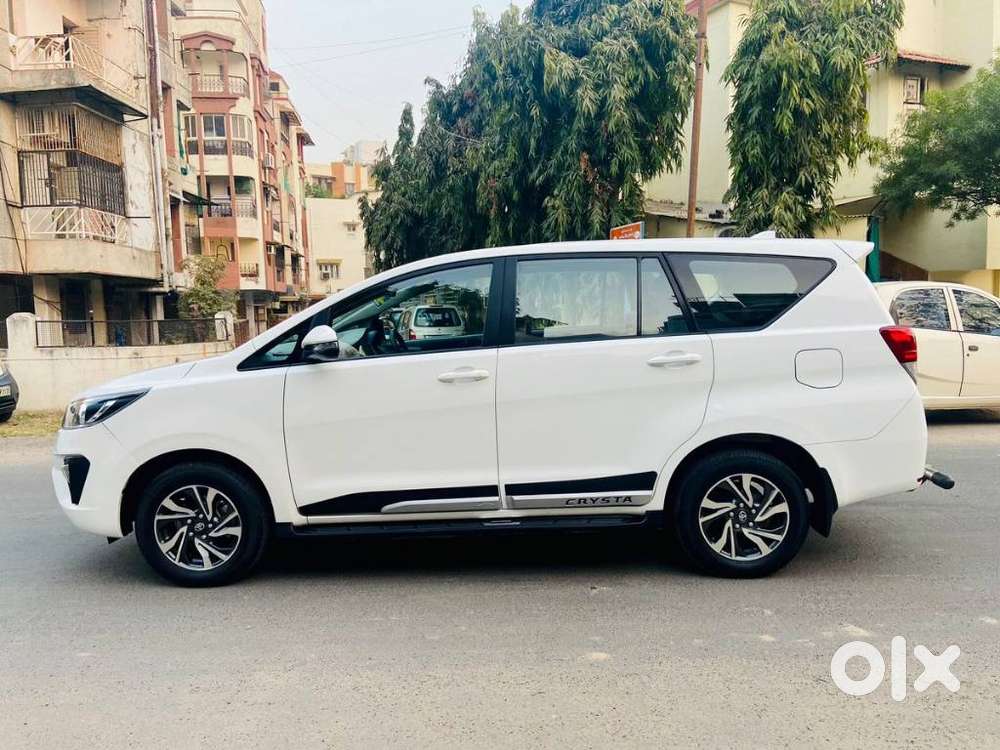 Toyota Innova Crysta 2.4 G Plus Mt 8 Str, 2022, Diesel