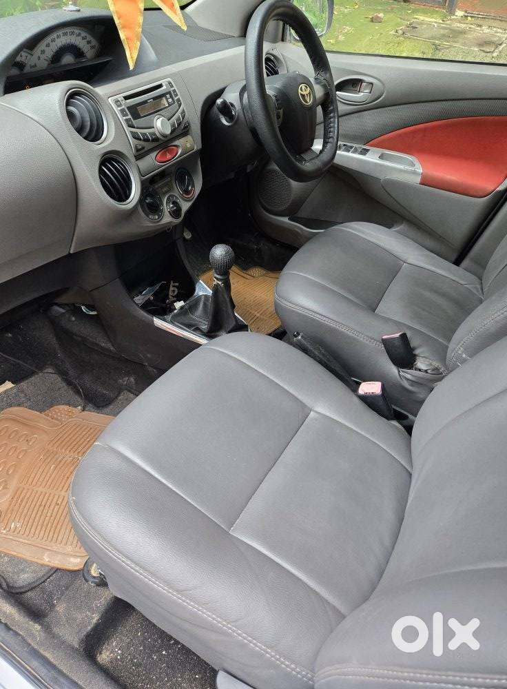 Toyota Etios V, 2011, Petrol