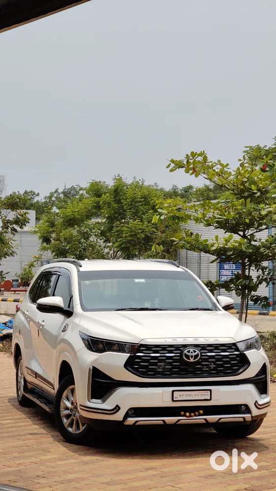 Toyota Innova Hycross 2024
