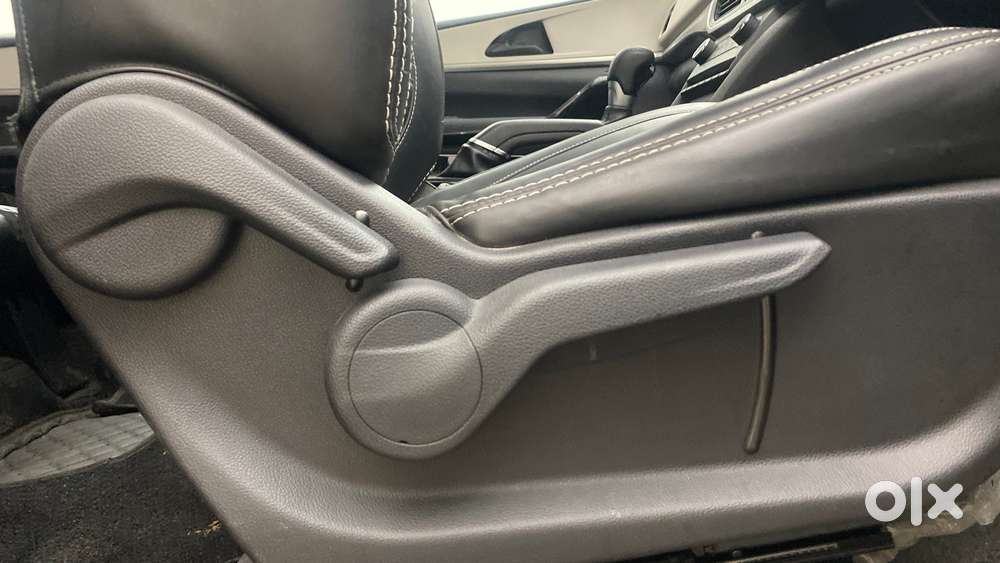 Mahindra Xuv700 2.2 Ax 5 Diesel At 7 Str, 2023, Diesel