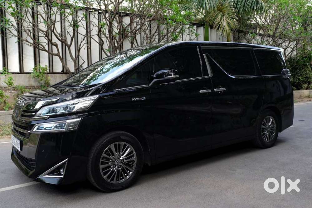 Toyota Vellfire 2.5 Executive Lounge, 2023, Petrol